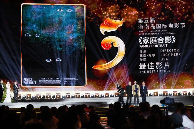 万玛才旦荣获《雪豹》最佳导演奖——“金椰奖”盛典